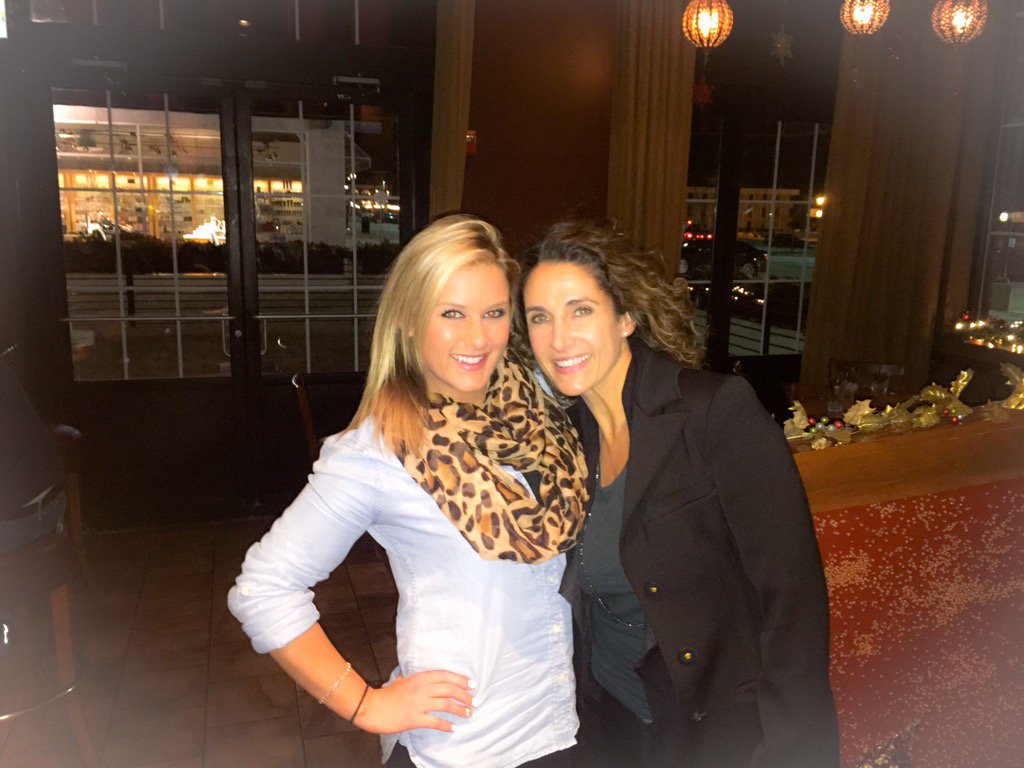 ElainaVictoria's tweet photo. Met @TherealMelinaK tonight at Taza in Woodmere. What a sweet heart! Thanks for the photo! https://t.co/Y92c5cQBy6