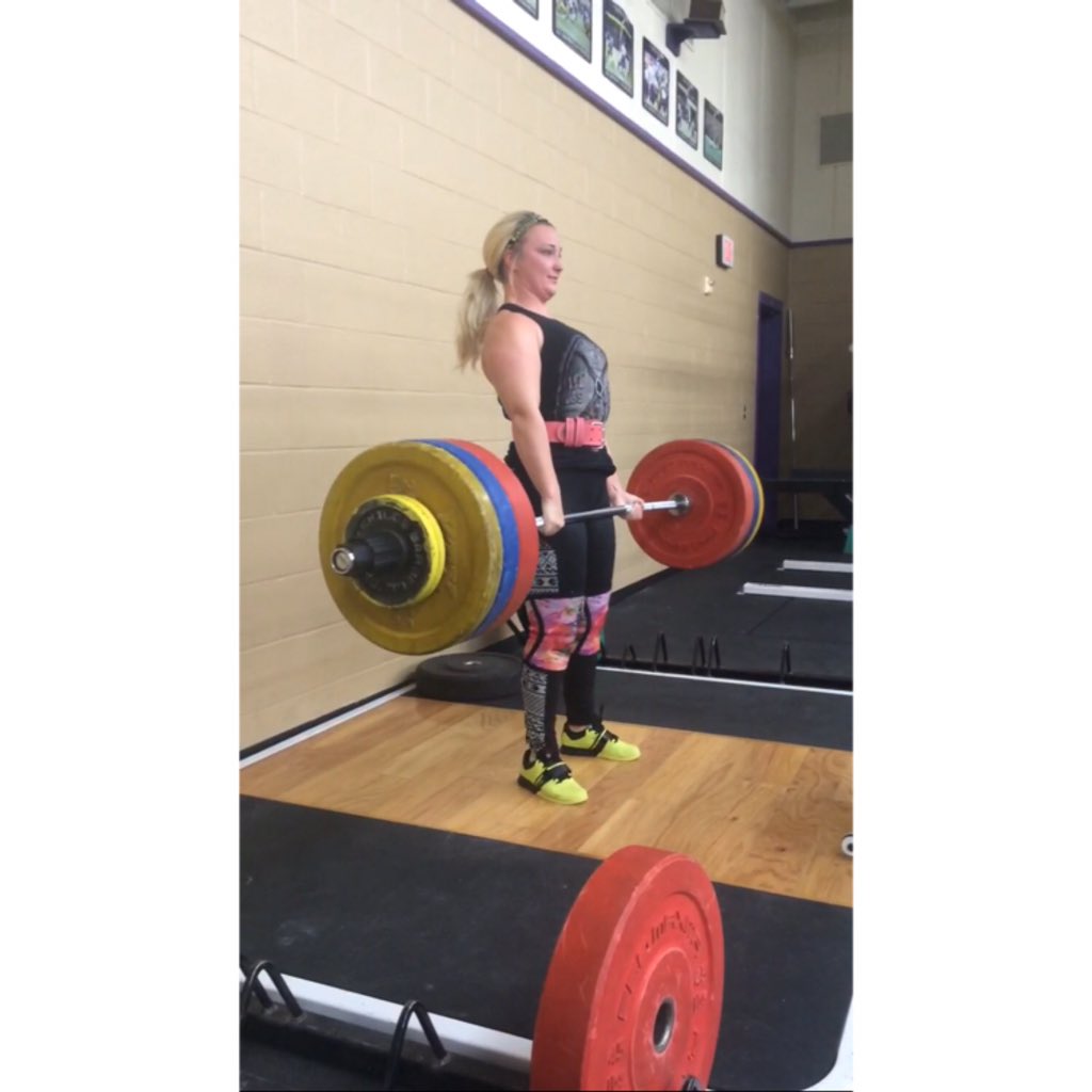 bautumzz's tweet photo. That deadlift double chin doe 🤑 https://t.co/rSzonq9Q7G