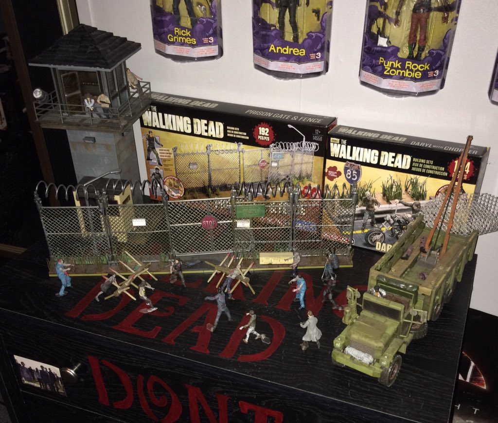 Sabrina_A87's tweet photo. The walking dead building sets are my favorite thing. #TWD #McFarlaneBuilds #PrisonTower #WoodburyAssaultVehicle https://t.co/XnaBZxoMoV