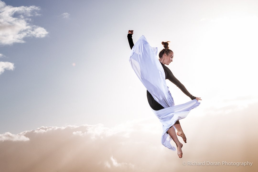 DoranoPhoto's tweet photo. Coiled up - bound and beautiful with @sophiavossia #humanscanfly #ballet #dance #weightless @nzperformingarts https://t.co/ut12SFAcCH