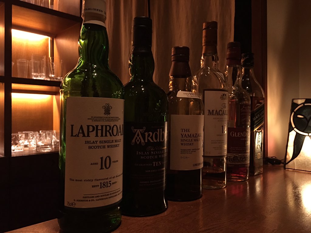 8CH_GO's tweet photo. 雑誌ゲーテ（GOETHE）にも載った、めちゃカッコイイbar 北新地にある 「salon」は大人の��場そのもの。1人で行くも良し。男性にはたまらない雰囲気。5席カウンター、8名程度のボックス席のみ。 
#8CHANNEL #グルメ https://t.co/9ILEFxjtH3