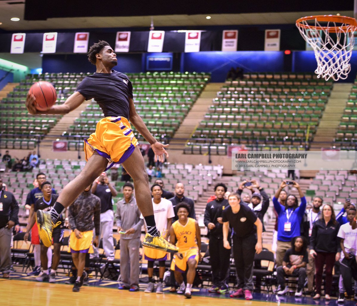 And this is how the 2015 <a href="/GovChallenge/">Governors Challenge</a> Slam Dunk Contest was won.  <a href="/LegacyHoops/">Legacy Basketball Training</a> @LegacyCharter <a href="/_2muchBounce/">JaShaun Smith</a>