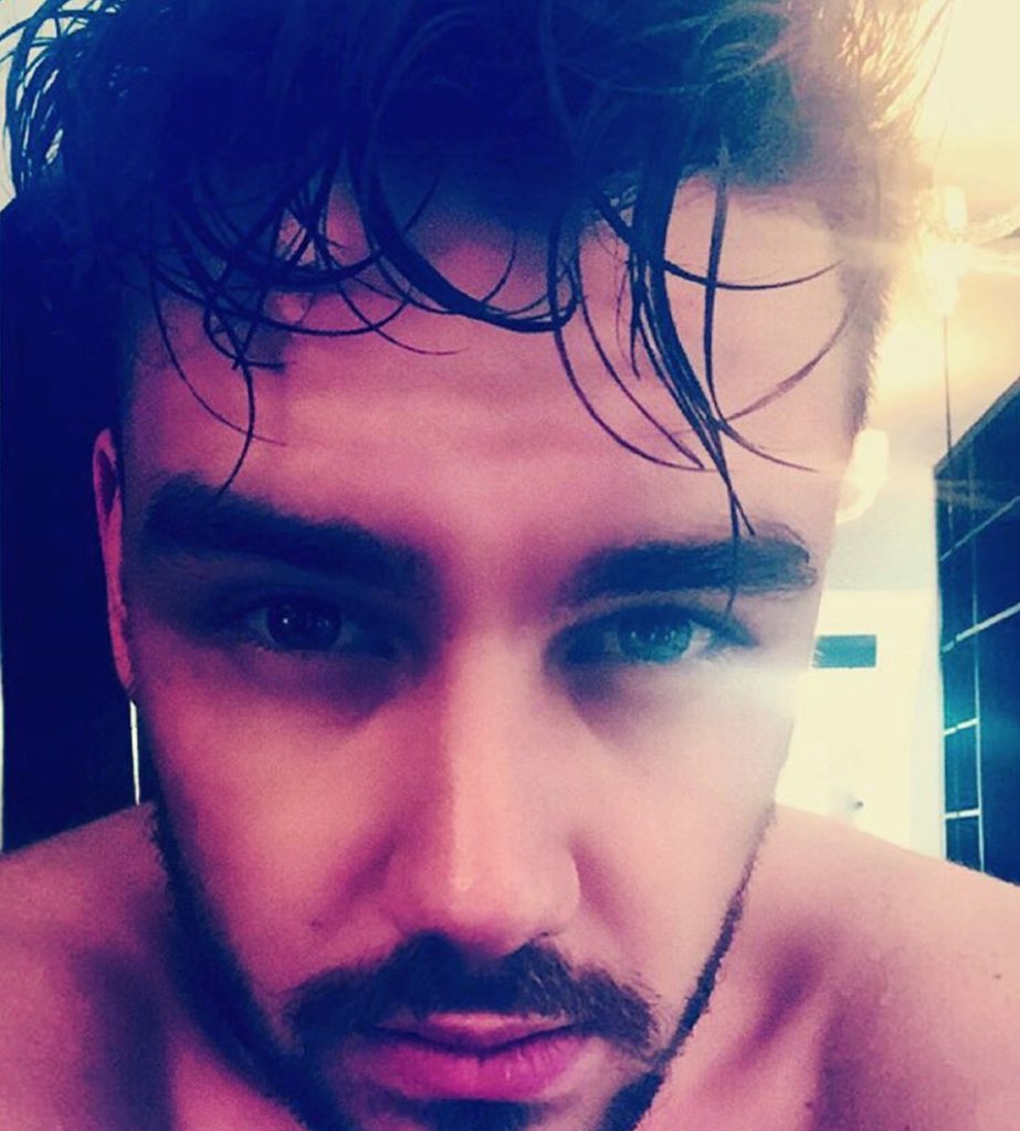 1DHQDaily's tweet photo. RT for Liam's bathroom selfies 😍😭

#VideoMTV2015 One Direction https://t.co/KBVib9li9k