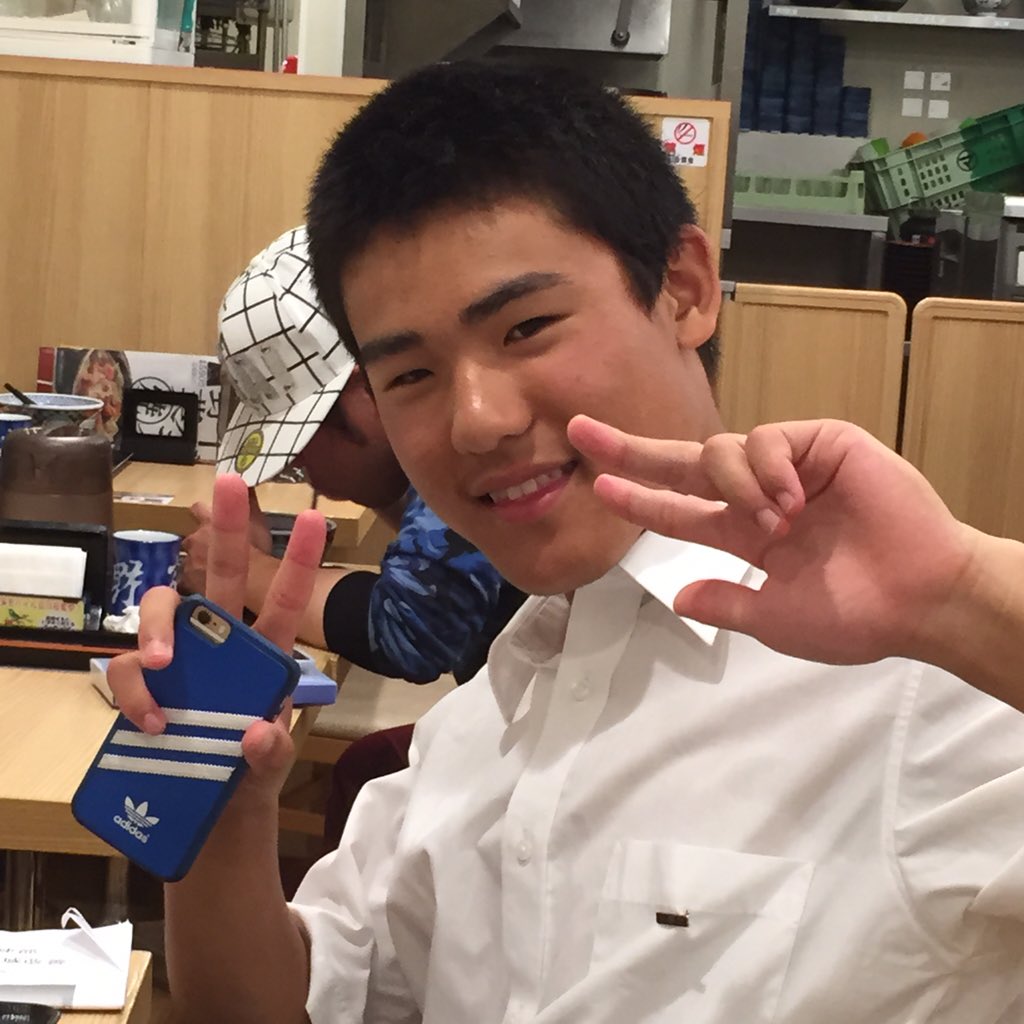 70Mkn_Base's tweet photo. 部員紹介
1-3 楠本剛士 外野手
強靭な肉体俊足の足鋼のコミュ二ケーション能力をもち ある意味でチームのリーダー的存在を担う
守備においてはどこに目つけとんねん(O_O)ボールはそこじゃ！
彼が地球を救う 我々はそんな気がするのだ https://t.co/KeBworqVoc