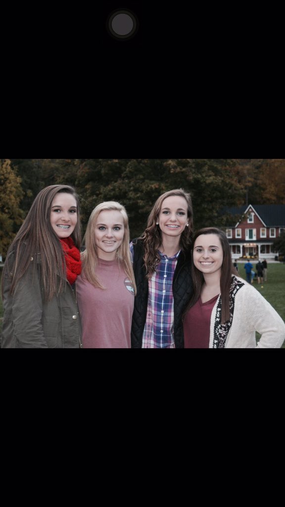 karleyjgraham's tweet photo. happy birthday homegirl❤️ @alyssamarie_08 https://t.co/7MALb9ywDI