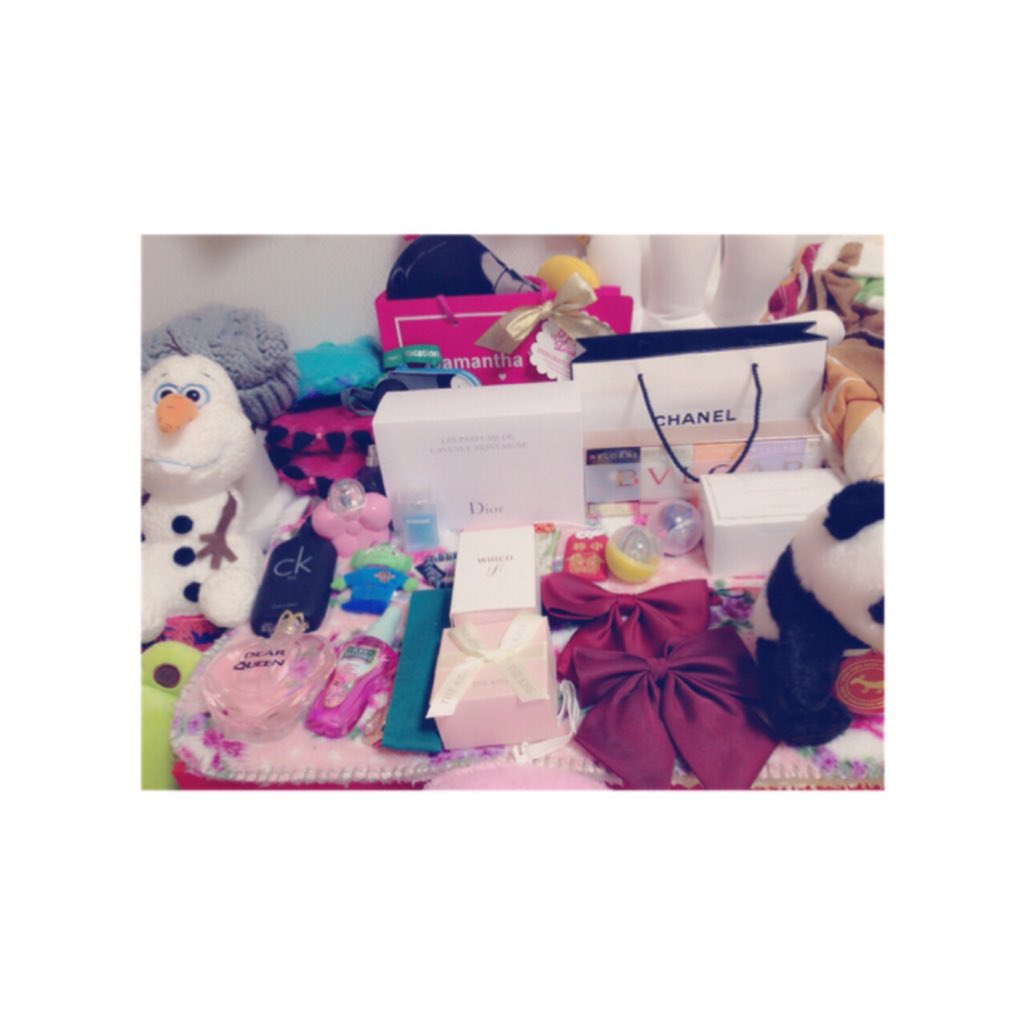 kato0809yui's tweet photo. 部屋が汚すぎたから
片付けた😅💭💭
4枚目の場所、結構物が多いけど１番すきなスペースだったりする😳💗 https://t.co/9BApAn64rL