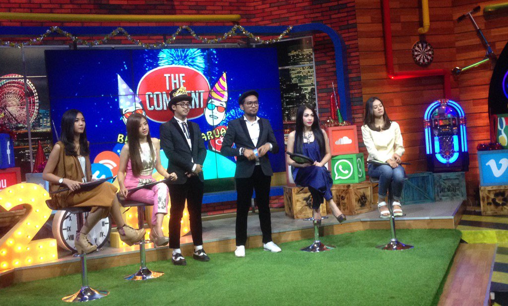 Netverseid's tweet photo. Nanti malam mimin akan memilih Miss The Comment 2015, bantuin mimin milih yaa :3 #TheCommentBesokTahunBaruan https://t.co/tJ3zlIymj0