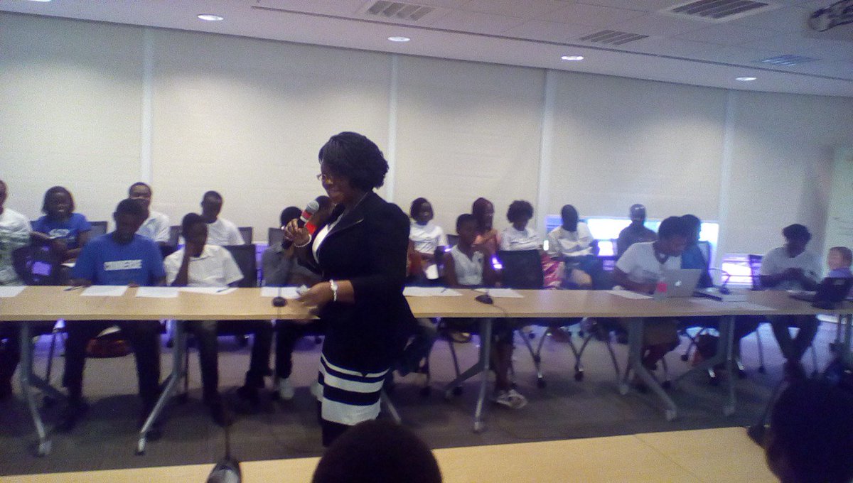 JuniorCampGhana's tweet photo. Dr. E. Hagan of L'aine Services interacting with participants at the #jcAhaspora event https://t.co/0VXmYIIBbd