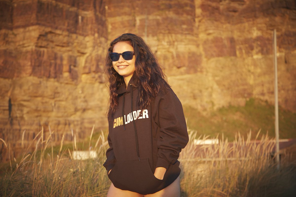 cumlouder's tweet photo. A menos de 15RT para el sorteo de la sudadera, estamos que lo tiramos. ¡Vamos! https://t.co/GVgtnO3UOw https://t.co/RAspHzJZxe
