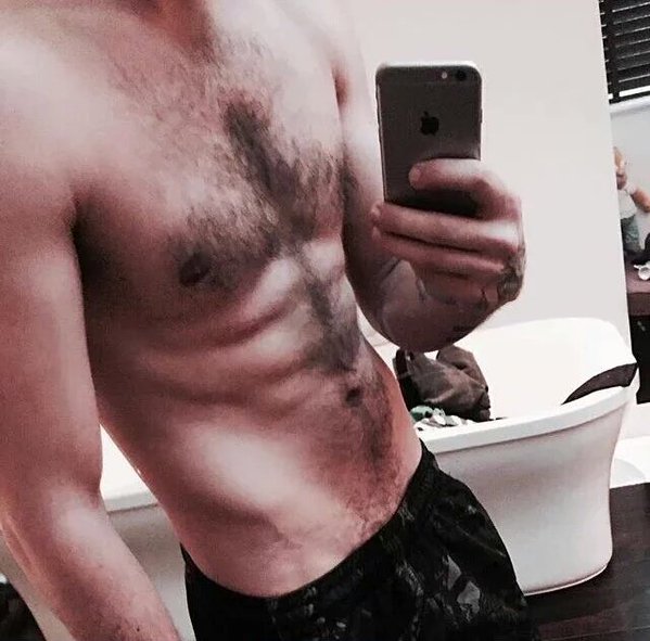 cinnamonrolljp's tweet photo. HEY @Sugarscape Liam Payne is the hottest male human https://t.co/gUVcSb4KMD #SugarscapeHottest2015 https://t.co/TtKGP1Jxrp