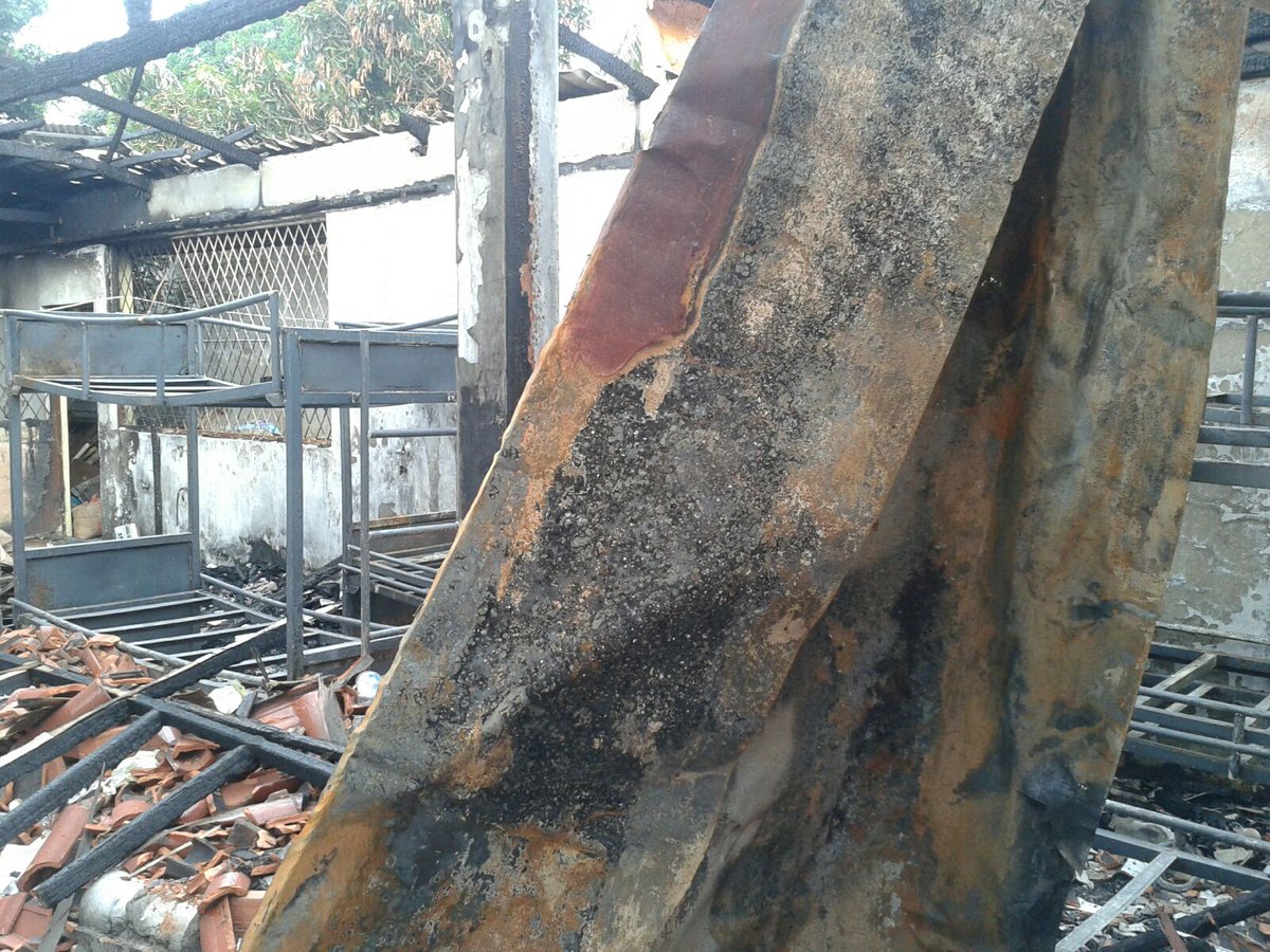 Secara simbolis, serah terima bantuan dari <a href="/MS_Bogor/">MakelarSedekah Bogor</a> kpd Panti Asuhan Mizan Amanah yg beberapa waktu lalu terbakar