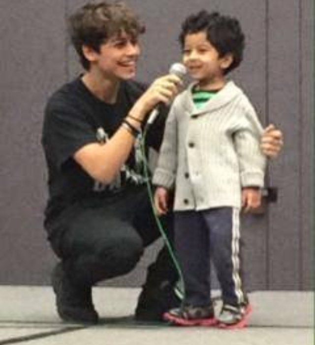 shefiaj's tweet photo. Cute❤️😘 @HarrisJOfficial https://t.co/yUVuG80YNv