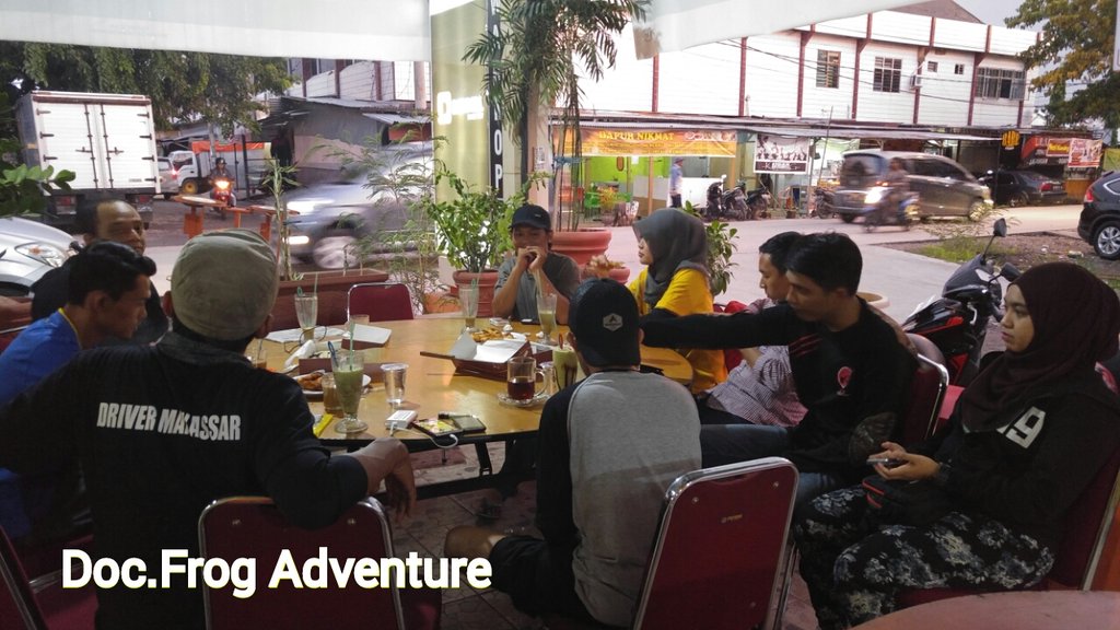 FrogAdventure's tweet photo. Breafing Aksi bersih 2016 part III @JCI_Makassar https://t.co/fcqe3TzDkM