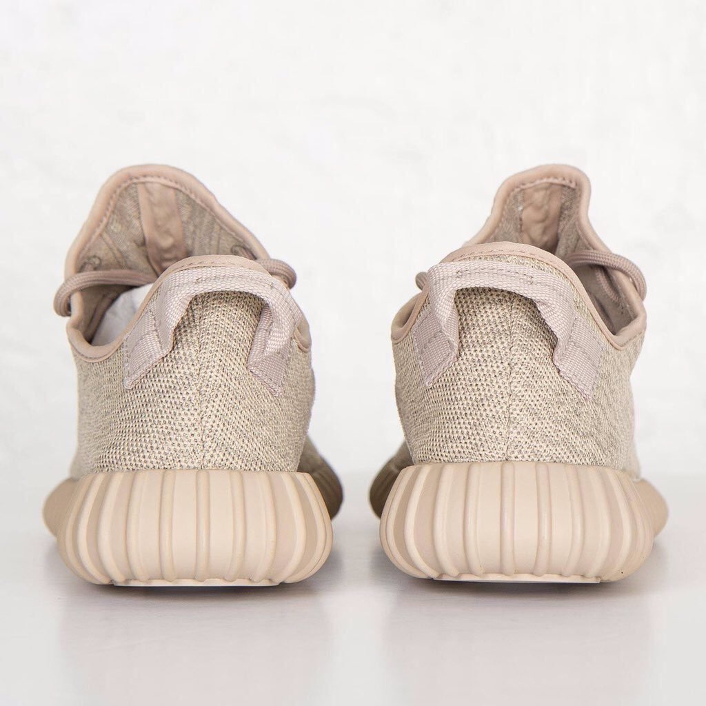DailyShoeSource's tweet photo. I Want The New Yeezys! https://t.co/93gXmjA4pp