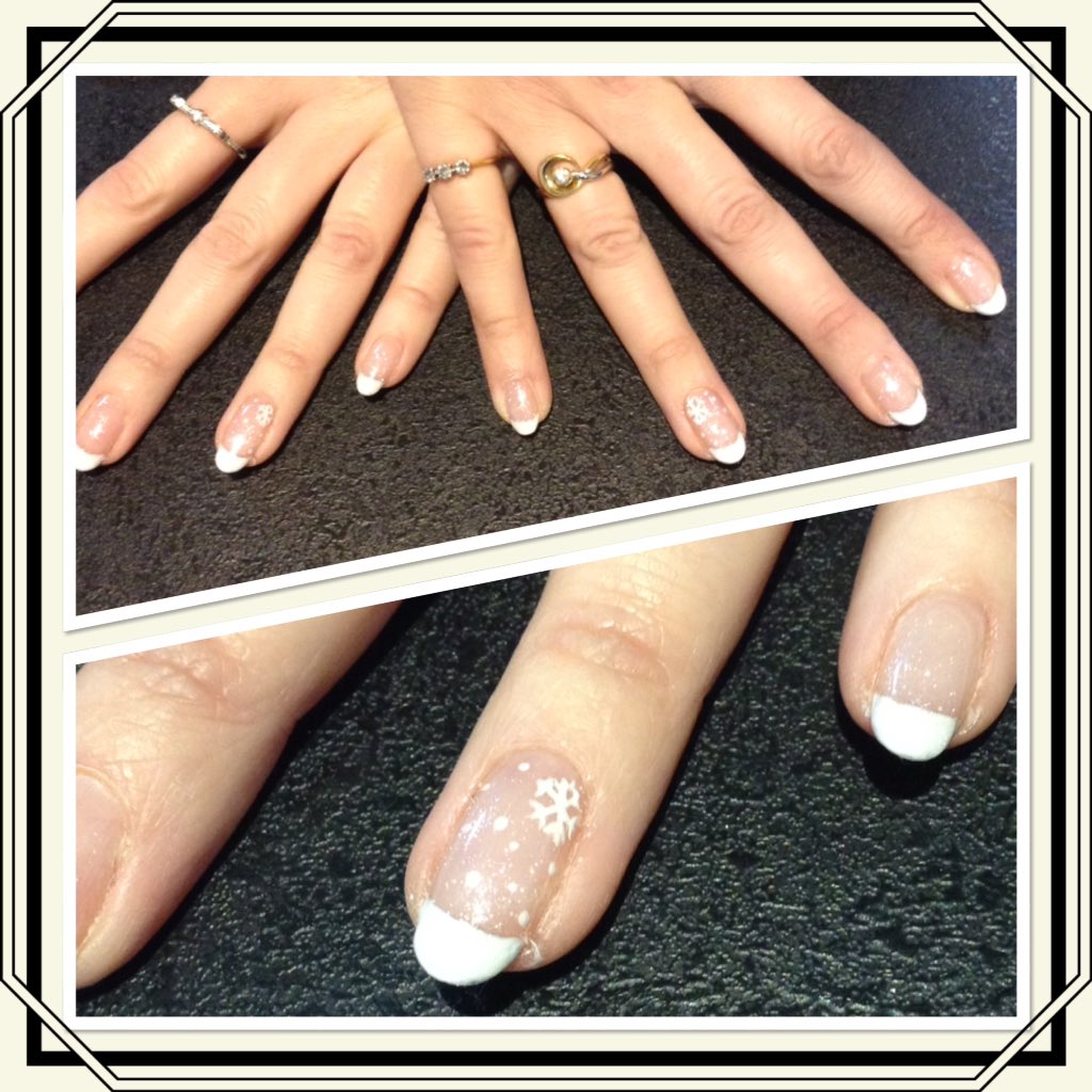 hartandsoulwal's tweet photo. Sneaky little #snowflake #nail teamed with #French for a more #wintery look. Using #Creampuff & #silvervip #shellac https://t.co/ydRe1WLpzy