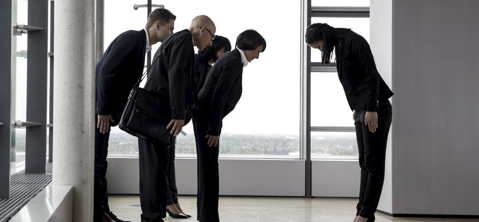 бизнес этикет в японии. переговоры в японии. этикет в японии. японцы бизнесмены. деловая культура японии.