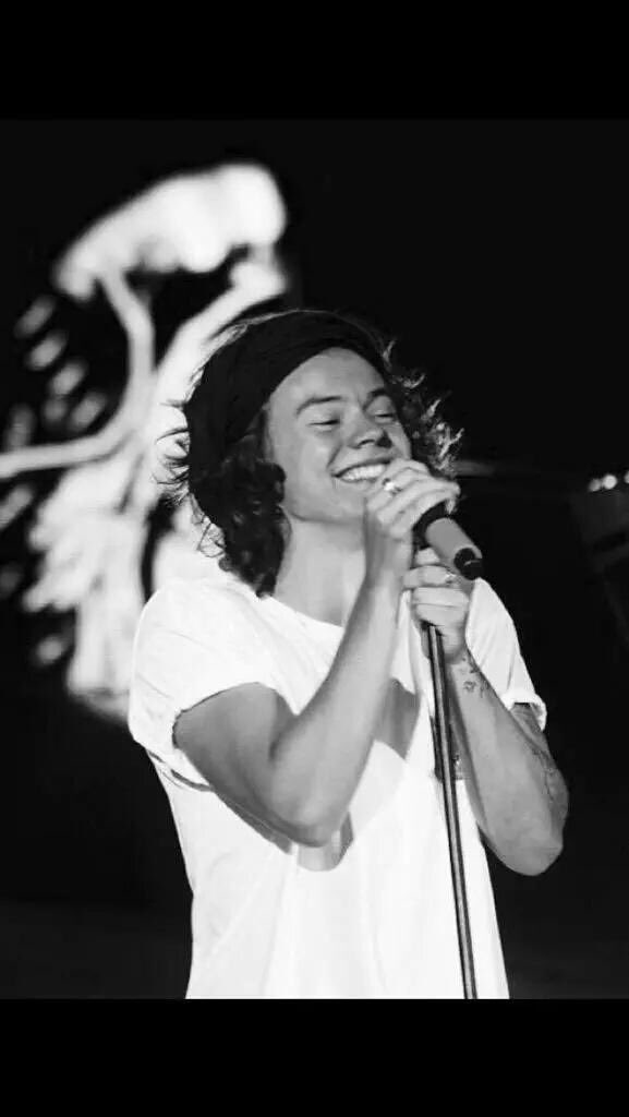 1DHQDaily's tweet photo. Thank you, H, for all the smiles you've put upon our faces. 
#Thanks1DForAnAmazing2015 
#VideoMTV2015 One Direction https://t.co/3PgoZt19fa