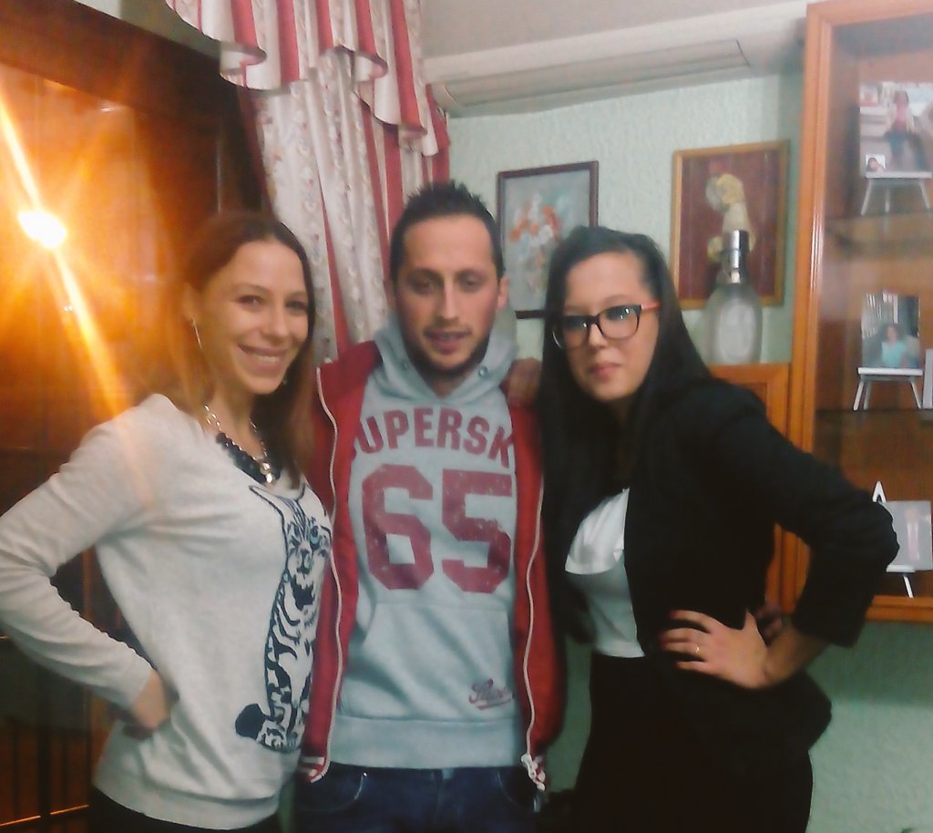 barbynegro's tweet photo. Por fin una foto los 3 juntos 😍 #sisters&amp;brother #25dediciembre2015 #vaportimama #3añossinti 😞 🎄 https://t.co/MuLO4IjyHX