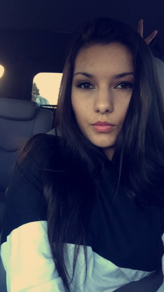 babes1244's tweet photo. hit this beautiful girl up with a follow😍😍 @ConsuelaTellez https://t.co/cTWKT5wcPE