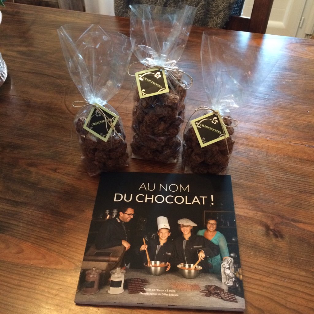 Empananasse's tweet photo. Craquineeeeeeettes! 😋😋😋#craquinettes #chocolats #puyodebat #cambo #miam https://t.co/69ZmJWwvwp