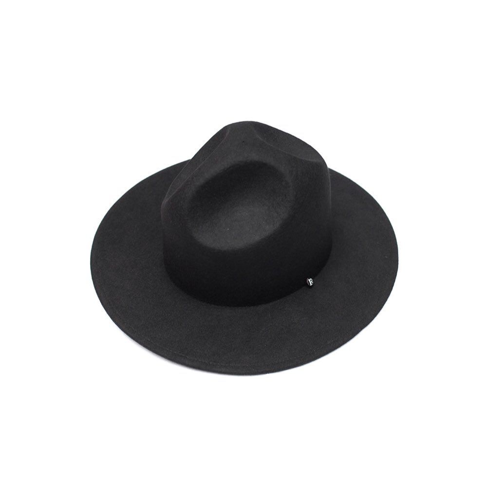 bowller_Design's tweet photo. Bowller Fedora #button #wool #fedora #floopyhat #hat #보울러 #페도라 #플로피햇 #bowllerhat #headwear https://t.co/kZdXC2UNLu