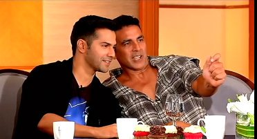 MySoulAkshayK's tweet photo. here's super cool @akshaykumar kumar with super dashing @Varun_dvn dhawan. in selfie pose
#roundtable2015 https://t.co/3GCr4gGMvt