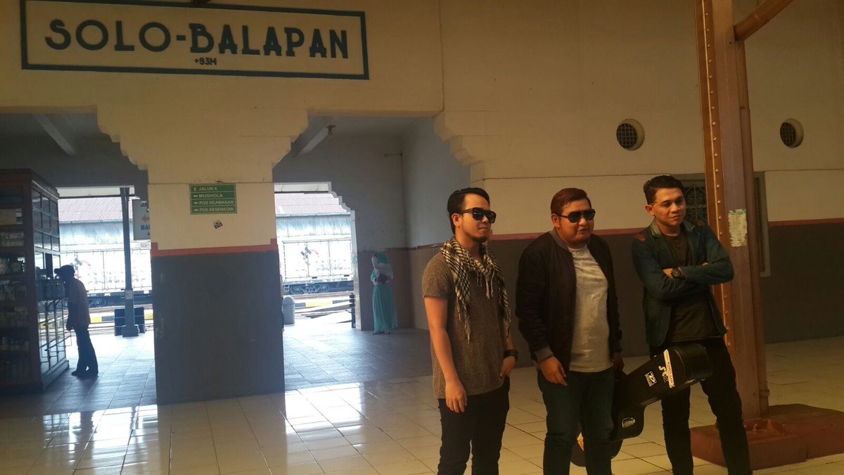 KAI121's tweet photo. Kegiatan pengambilan gambar (shooting) perjalanan 3 hari #DutaKeretaApi ST12, di Stasiun Solo Balapan #TrainToJava https://t.co/f7ep62sJ8h