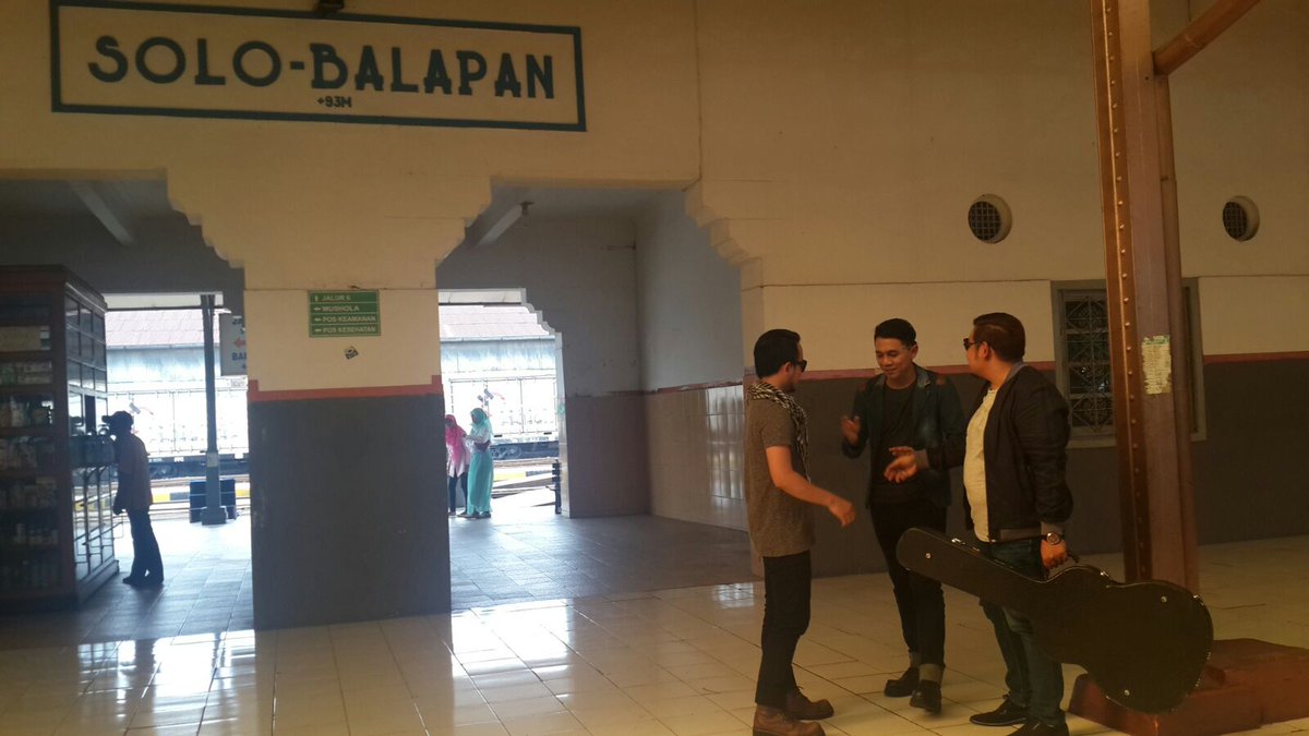 KAI121's tweet photo. Kegiatan pengambilan gambar (shooting) perjalanan 3 hari #DutaKeretaApi ST12, di Stasiun Solo Balapan #TrainToJava https://t.co/f7ep62sJ8h