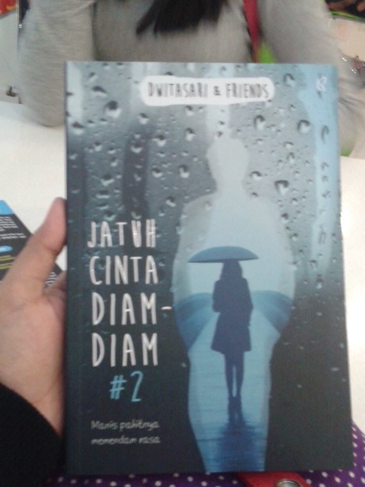 b1gb00b1355's tweet photo. Kak @dwitasaridwita buku #JCDD2 udah ada di Karisma kota Magelang nih~ https://t.co/2Bcml0ajLT