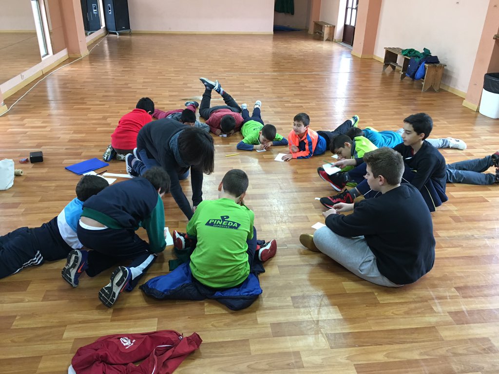 doncelcp's tweet photo. Hoy nuestros infantiles disfrutan del taller de inglés, gracias a @voytur y previo a la clase de natación @cnlares https://t.co/WVAUCAb0wC