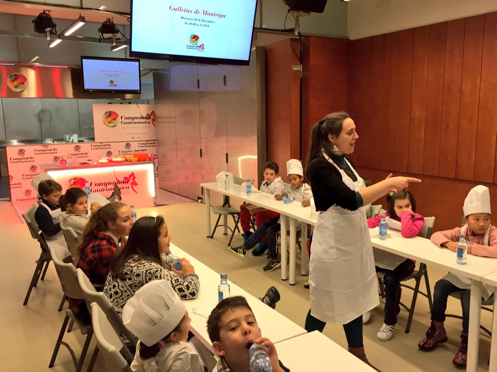 ComposGastro's tweet photo. Repasamos os ingredientes para necesarios para as galletas de Manteiga e comezamos co obradoiro lara peques! https://t.co/6bPU3jlDlG