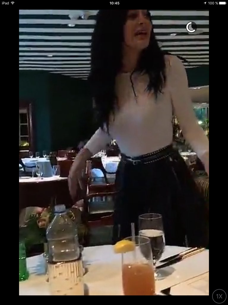 kyliejenneresp's tweet photo. Kylie vía Snapchat https://t.co/QC78euggLc