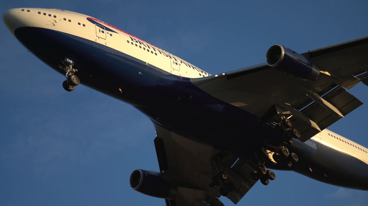 flySEA's tweet photo. RT @HoldenThePilot: Nice to see the @British_Airways 747-400 at @SeaTacAirport this evening. Stunning! #BAW49 https://t.co/pTGGISc5xL