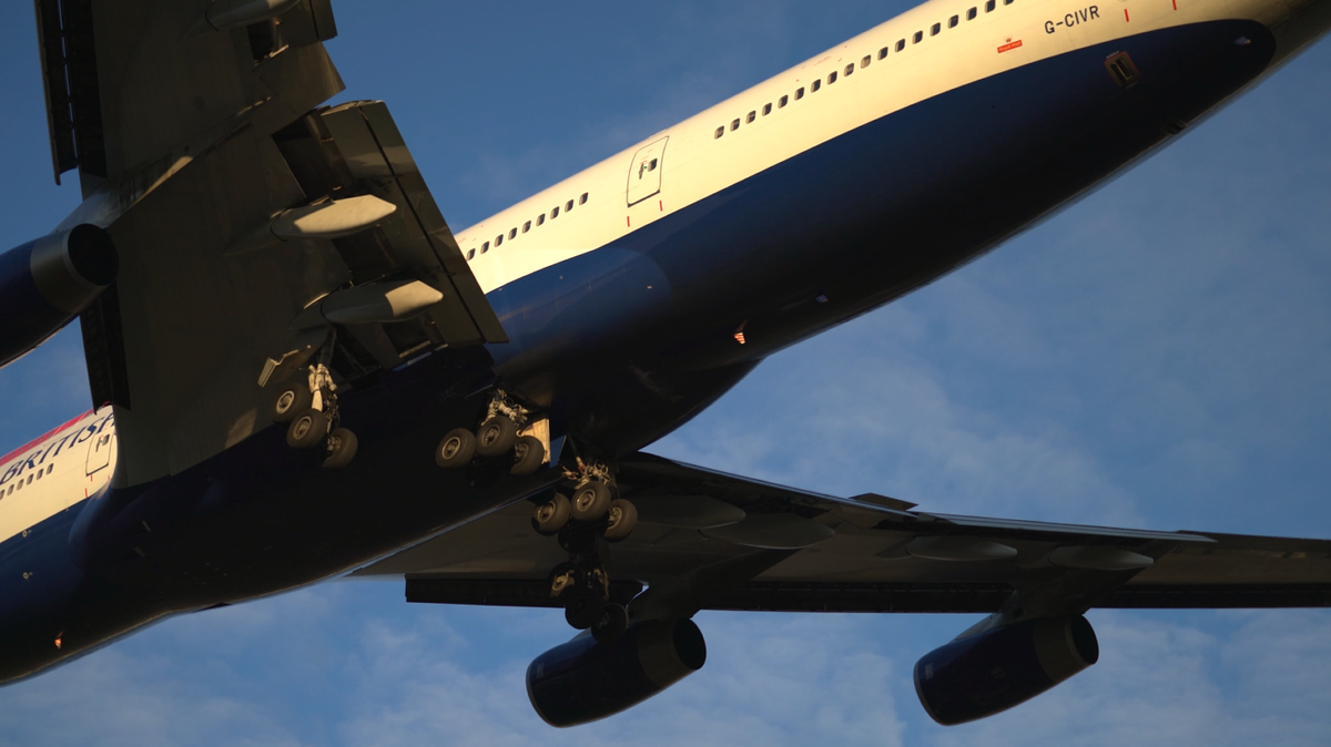 flySEA's tweet photo. RT @HoldenThePilot: Nice to see the @British_Airways 747-400 at @SeaTacAirport this evening. Stunning! #BAW49 https://t.co/pTGGISc5xL