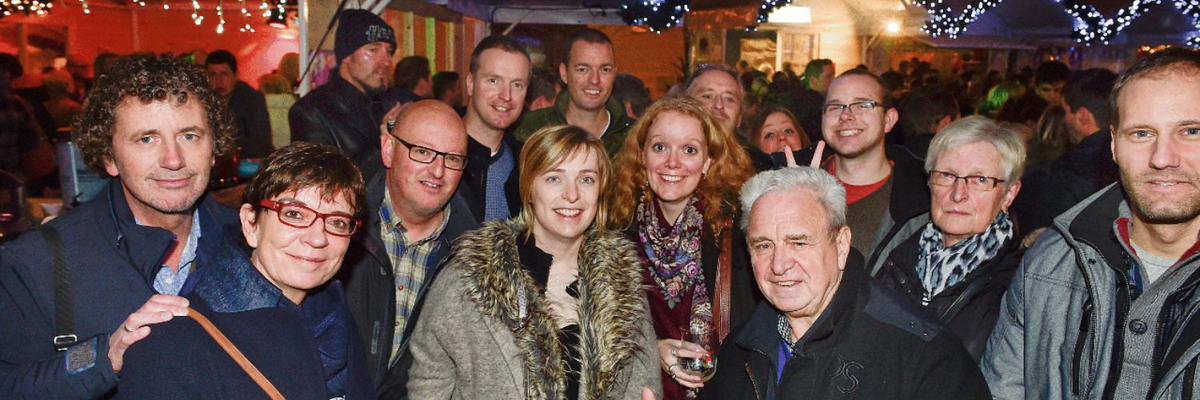 persroeselare's tweet photo. journalisten/persfotografen van de Roeselaarse Perskring wensen u een 2016 toe vol positieve nieuwsberichten https://t.co/CV5Sl3oSMY