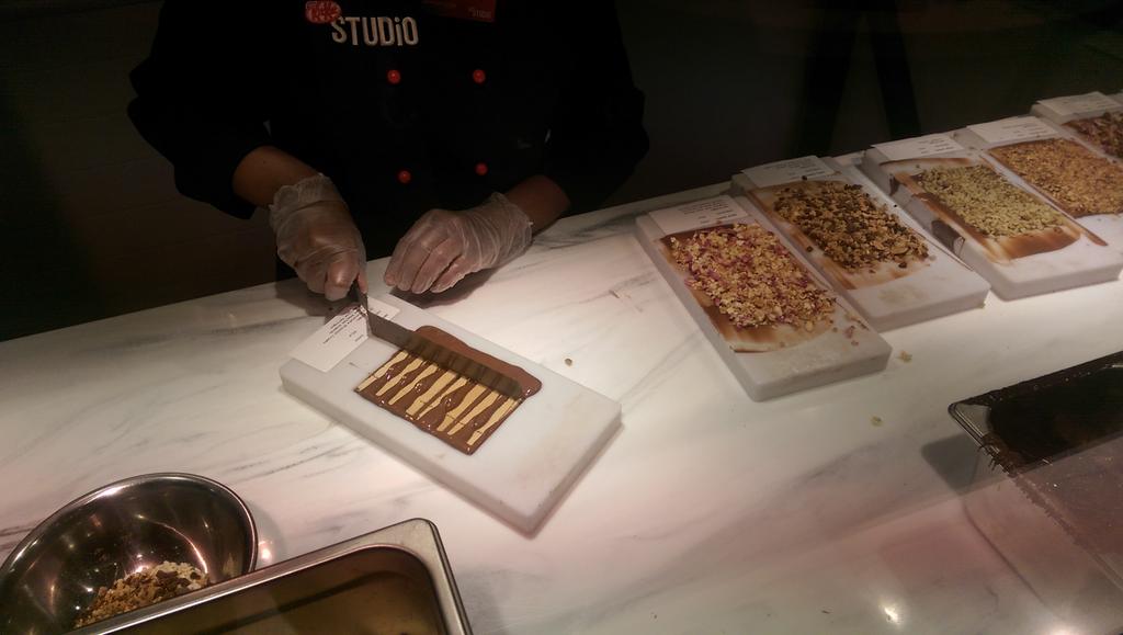 daxon's tweet photo. Create your own @KITKAT bars. I'm going to get so fat! #kitkatstudio https://t.co/F73VgY0A6J