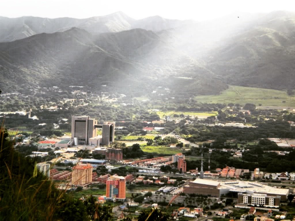 AlbertValeroE's tweet photo. Feliz día a nuestra amada Naguanagua.  El 2015 fue un año de retos y anhelos que juntos logramos conquistarlos! https://t.co/e0xCoYPw4K