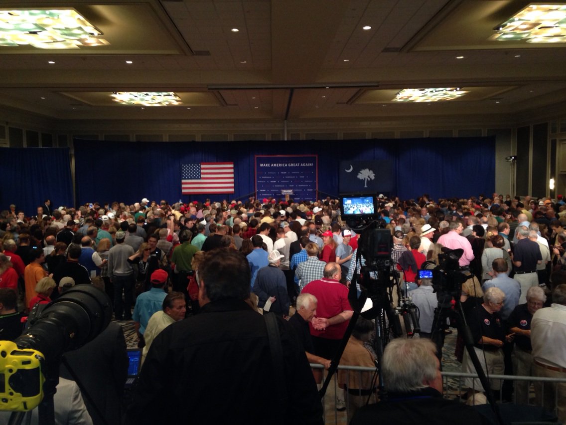 scottthompsonBT's tweet photo. Here is the crowd for Trump 30 minutes out. https://t.co/svVs11KW6z
