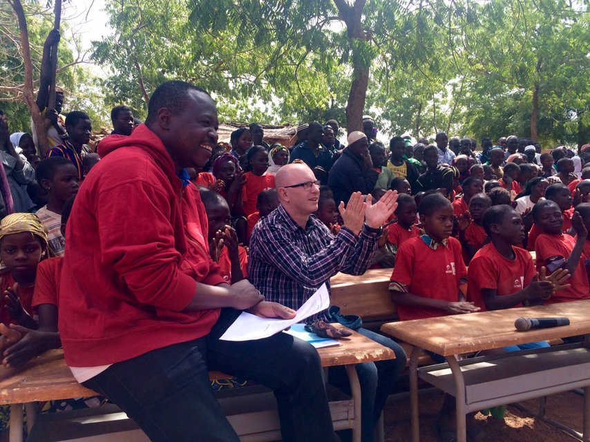 Lematinch's tweet photo. #lezebre L'école de Tilli au Burkina cherche une école en Suisse romande pour un jumelage. Contactez @SandraImsand https://t.co/YzJsklvOz5