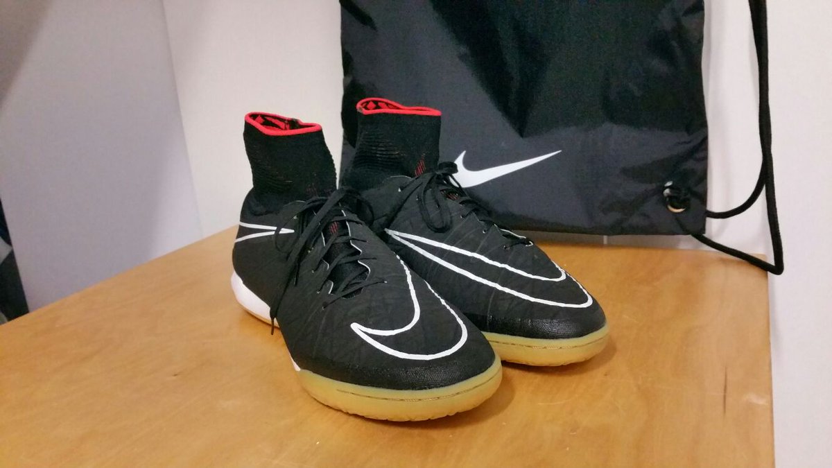 YDFootballYT's tweet photo. new boots ❤ https://t.co/Bz7gVS4lOy