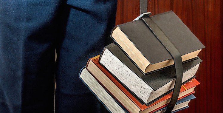 ChicagoVic's tweet photo. The 15 Best Sales Books That All Salespeople Should Own via @Apttus https://t.co/Q9jE3tLS1D https://t.co/jRqkEddwO8