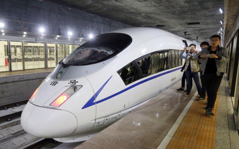 SCMPNews's tweet image. 50 mins to Guangzhou: New #expressrail station debuts in #SZ cutting travel time by 35 mins. ow.ly/WrVho