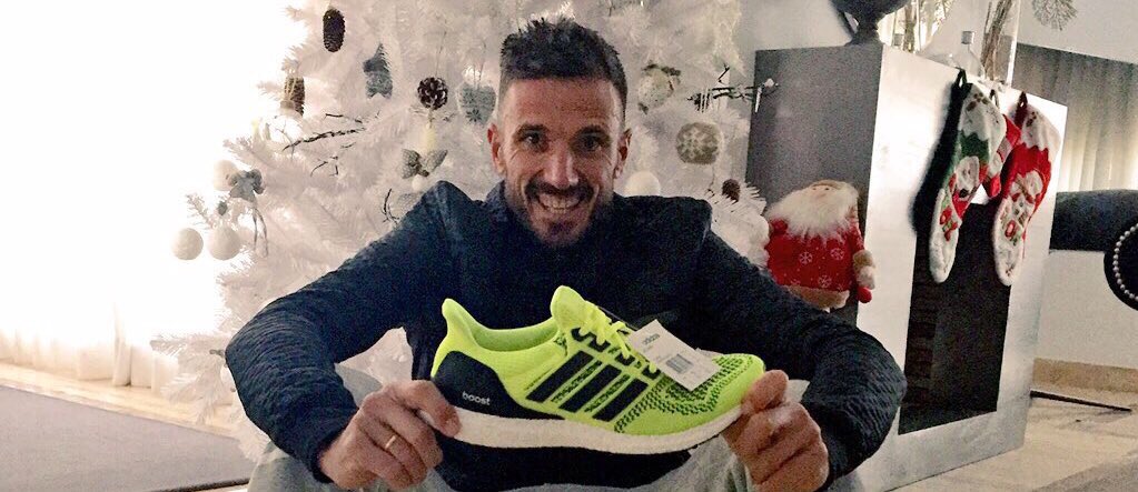 chemitamartinez's tweet photo. Un día nos queda para tener ganador de estas #ultraboost . Participa con tweet o RT con #fiestasnopiensescorre 👟🎁😀 https://t.co/lrbnsqWkUO