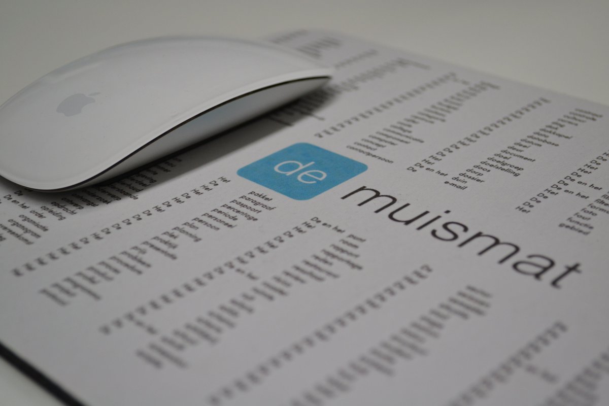 Af en toe spieken is niet erg daarom kan je nu een handige muismat kopen webshop.welklidwoord.nl/product/muisma…