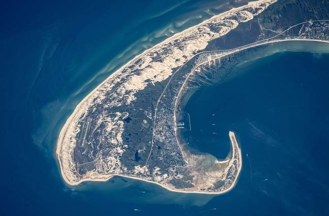 LINKAGE: Cape Cod From Space; CPA Funds; Casino Updates; &amp; More! capecod.curbed.com/archives/2015/…
