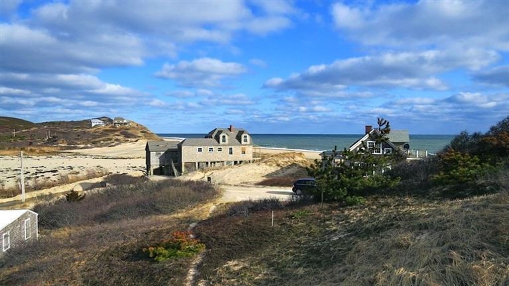 MAPPED: Cape Cod's 15 Least Expensive Waterfront Homes capecod.curbed.com/archives/2015/…