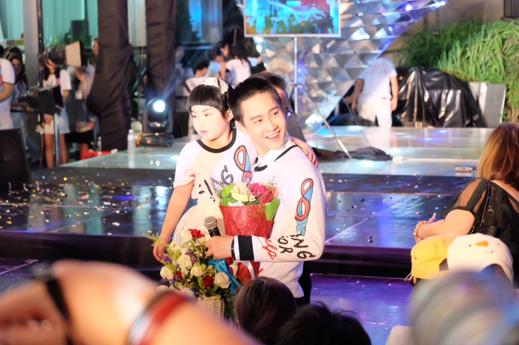 nunong555_'s tweet photo. #captainchonlathorn #singforhelp2015 https://t.co/EV99OB4wGF