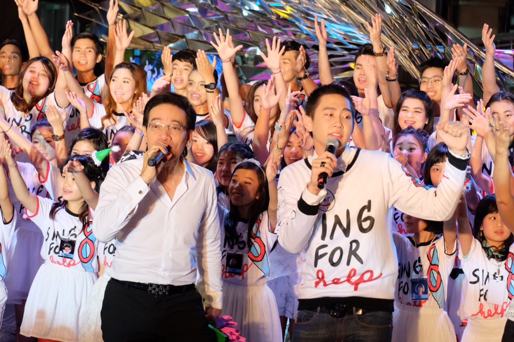 nunong555_'s tweet photo. #captainchonlathorn #singforhelp2015 #คิดถึง https://t.co/WdVeeGSYIP