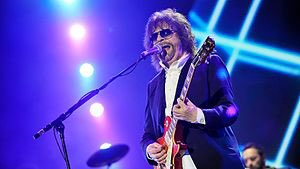 Happy birthday Jeff Lynne (1947). 