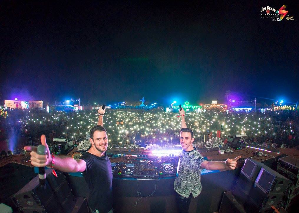 Vh1Supersonic's tweet photo. When the stars landed on the #SandsOfCandolim
#GoSupersonic https://t.co/mGFYnlupRA